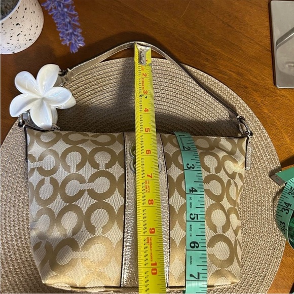 Coach Vintage Beige Patterned Shoulder Bag - Picture 8 of 8